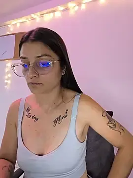 Coralinne__  live sex cam