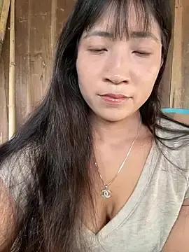 Sexy-byly20  live sex cam