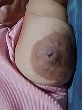 Hotmommax  live sex cam