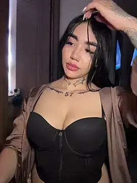 Nickiiiii  live sex cam