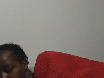 Sluttylaura21  live sex cam