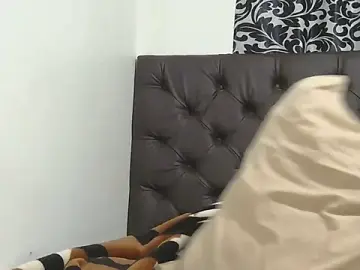 Sluttylaura21  live sex cam