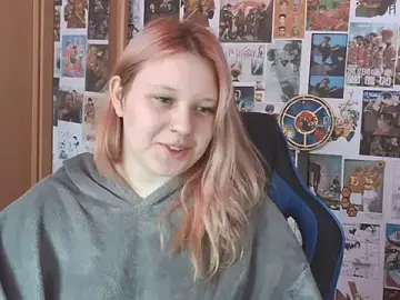 FoxPlayXX  live sex cam