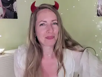 Queenymel  live sex cam