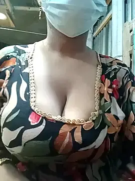 Trisha150  live sex cam