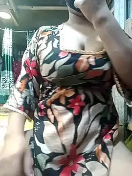 Trisha150  live sex cam