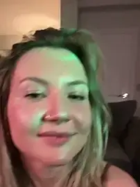 WhereisAlice  live sex cam