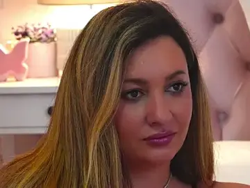 YaaraCollins  live sex cam
