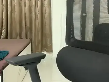 Desizoya85  live sex cam
