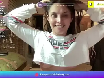 Honeysnows39  live sex cam