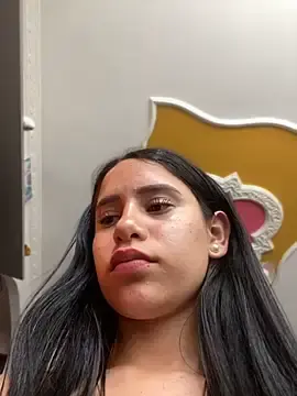 Nevaee-  live sex cam