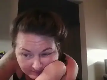 Tinyassbossymilf  live sex cam