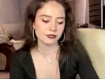 CrispyVeil  live sex cam