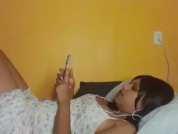 Thekelliecapri  live sex cam