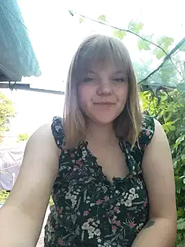 JuicyKate29  live sex cam