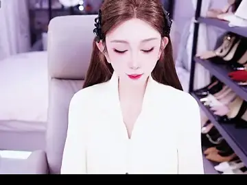 Liora-  live sex cam