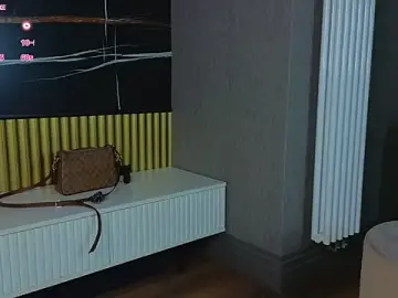 Tinyanie  live sex cam