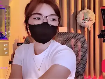 Bun-Chuche  live sex cam