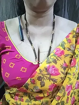 Bhuvana_555  live sex cam