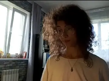 CurlyWinx  live sex cam