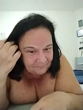 Yaya_Mineira  live sex cam