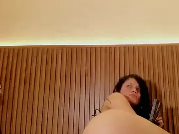 Cherry_kissess  live sex cam
