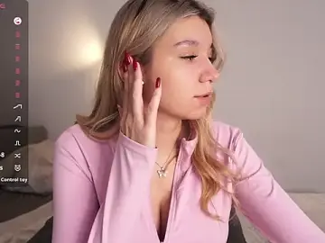 BrynnHolverson  live sex cam