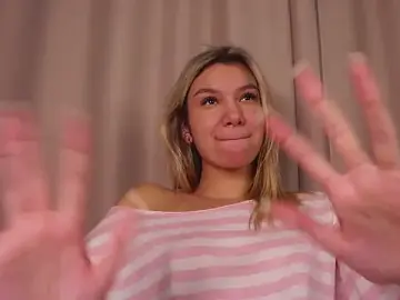 BrynnHolverson  live sex cam