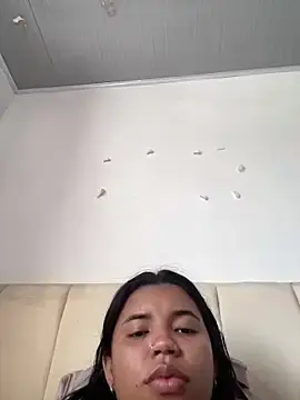 Lucy_strong1  live sex cam