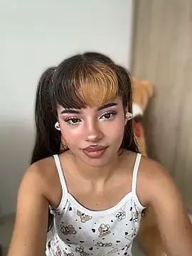 Chlloe_larson  live sex cam