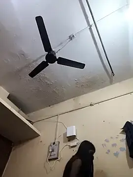 Shreyaverma99  live sex cam