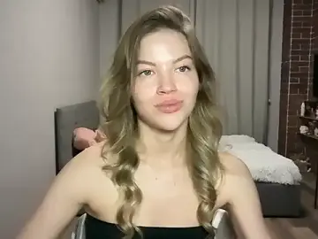 EmmyMills  live sex cam
