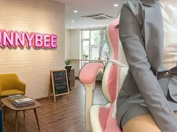 Punnybee  live sex cam