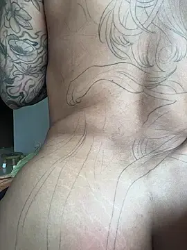 SugarTroubl33  live sex cam