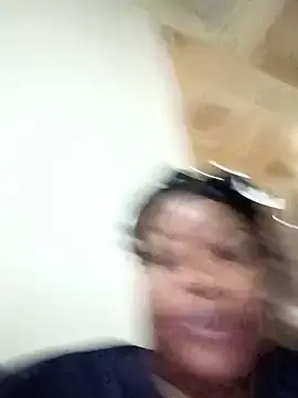 Squirtybitch  live sex cam