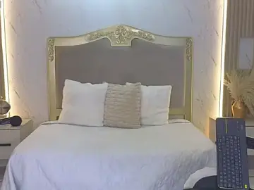 KristennBlue  live sex cam