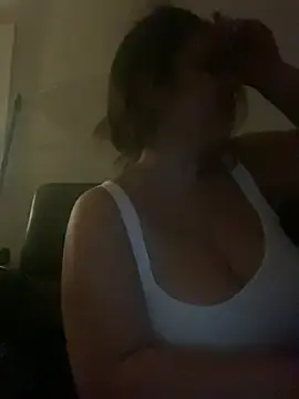 Curvygyal  live sex cam