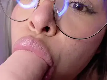 Haelycute  live sex cam