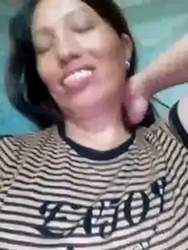 Gummiesu  live sex cam