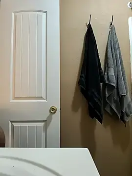Sum1sDahtr  live sex cam