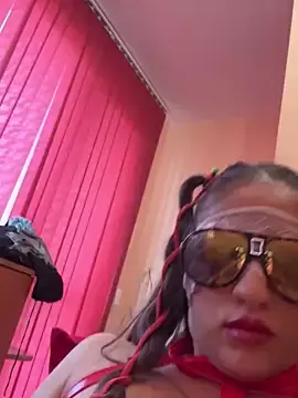 Hornybutt7777  live sex cam