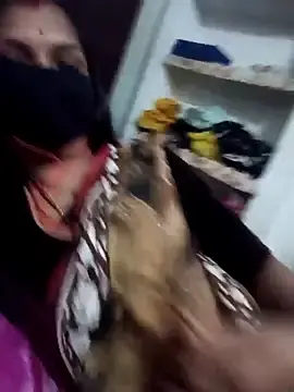 Ravita44hot  live sex cam