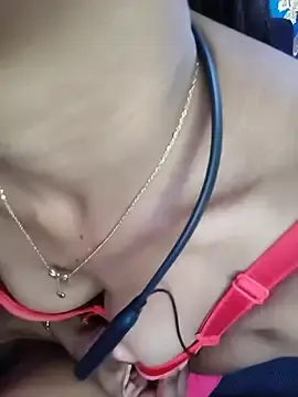 Tamil_siluku  live sex cam