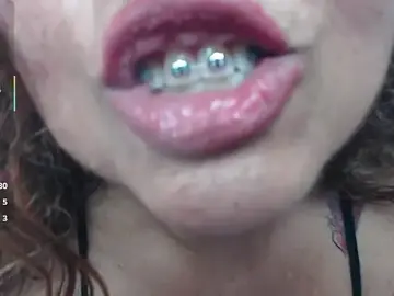 Matureluna  live sex cam