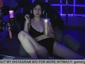 Gamergirl-Linela  live sex cam