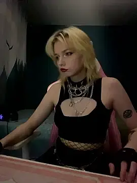 KittyLarva  live sex cam