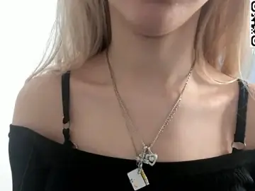 MauraBreuer  live sex cam