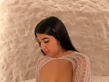Naomy_gyal  live sex cam