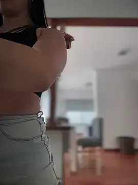 Alessandra-a  live sex cam