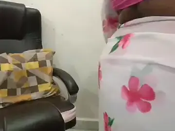 Divyahoty  live sex cam